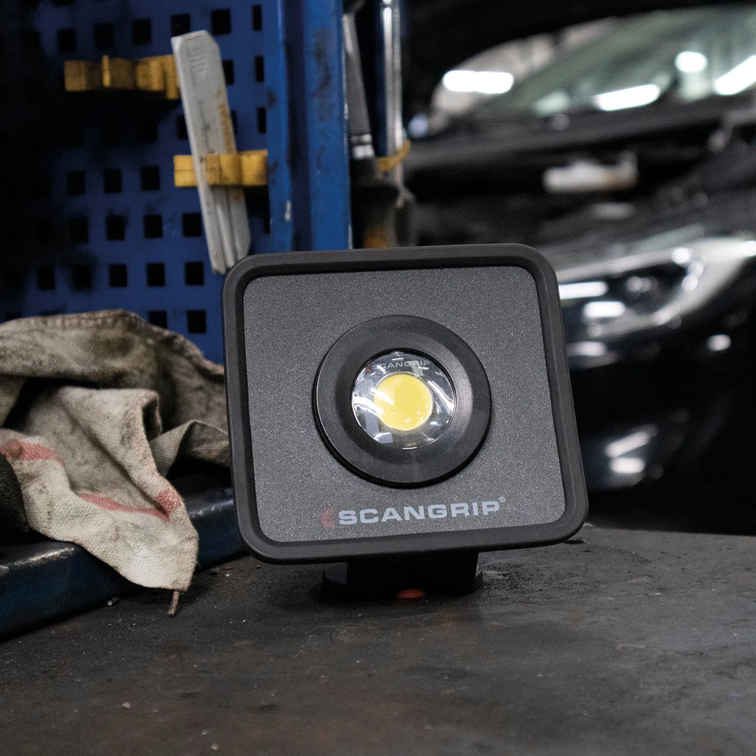 Scangrip Nova Mini Compact Floodlight With SMART GRIP Providing 1000 Lumen